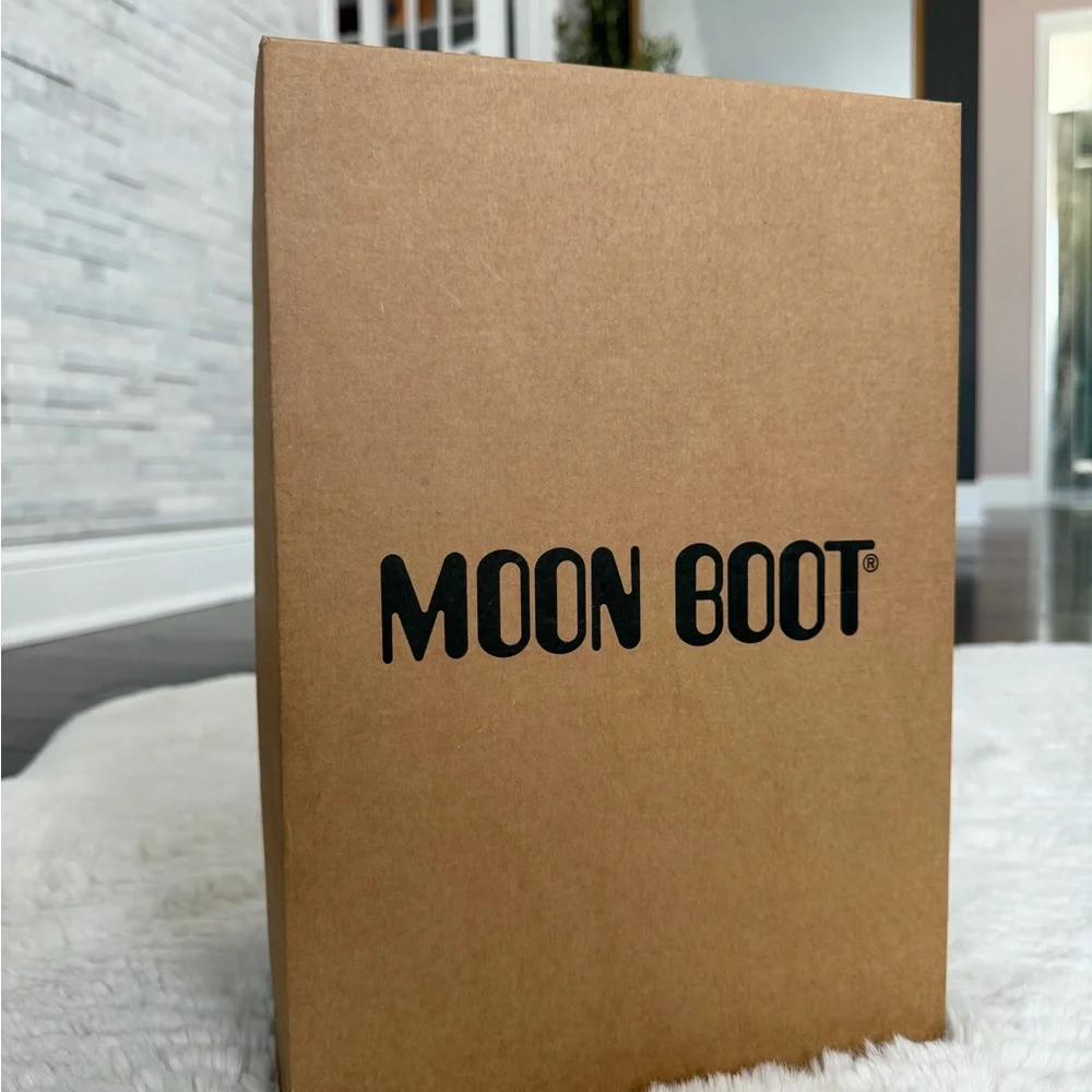 Moon Boot Icon Nylon in Dazzling Red - Picture 3 of 6